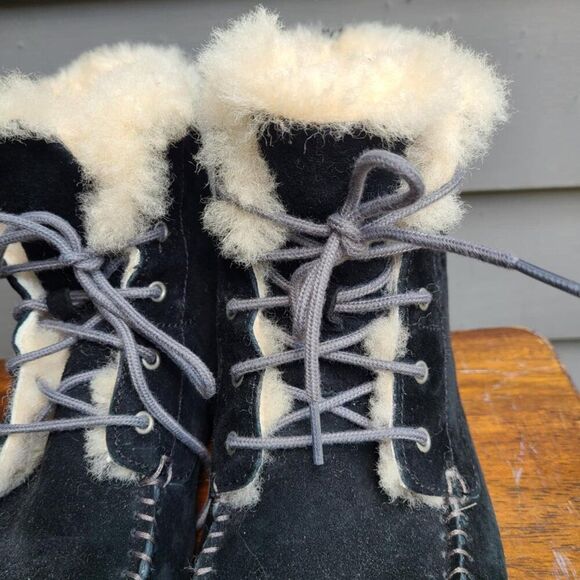 UGG Chickaree Black Suede With Shearling Lace Up Boot size 8 - Picture 9 of 11